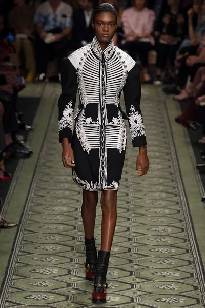 Look 3
